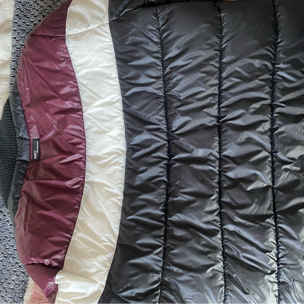 Women's Color Block Puffer Jacket - Picture 5 of 5
